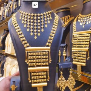 بدلة ذهب بشكل خرافي عيار 21 الوزن 27